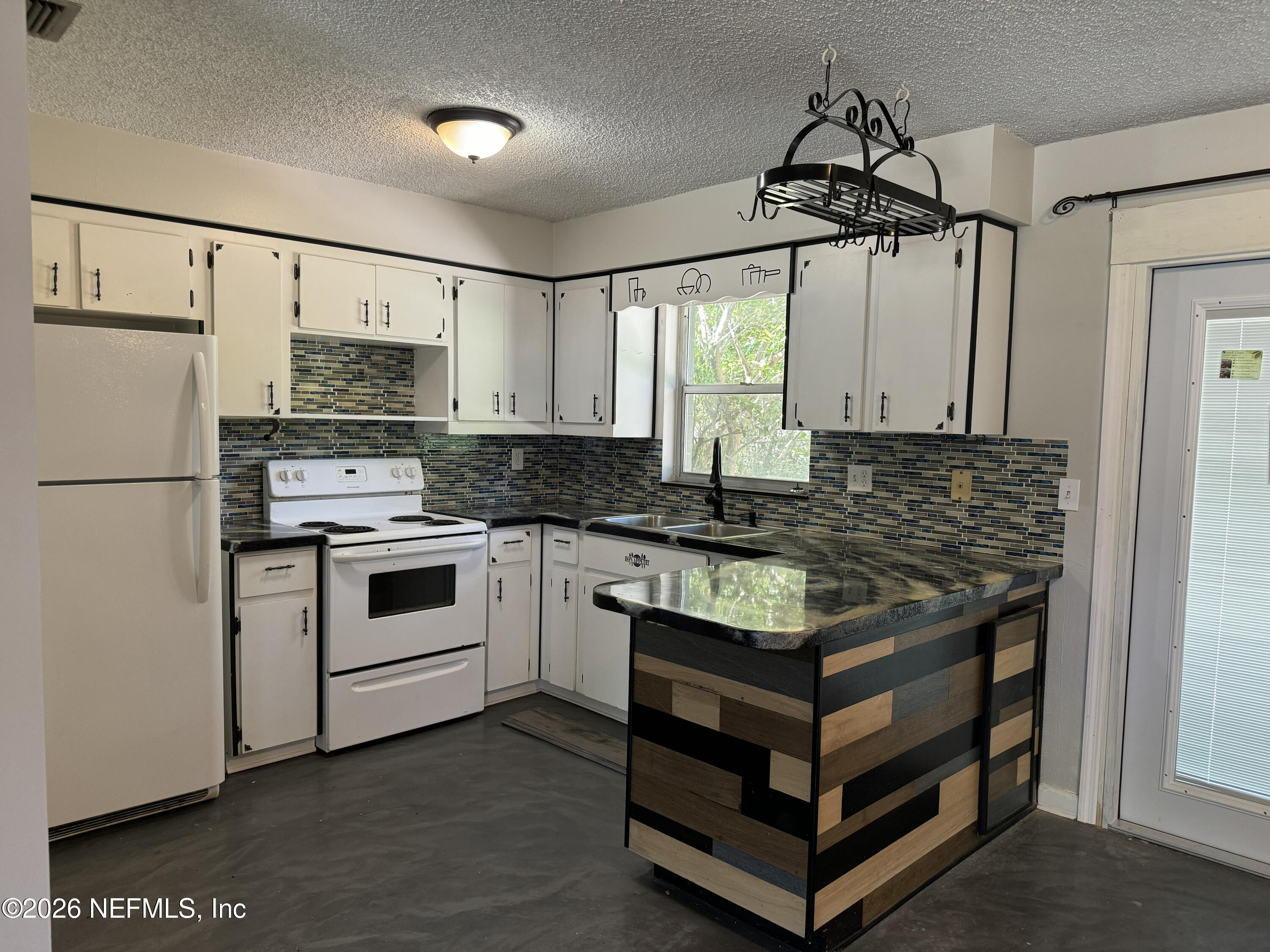 475 Nightingale Street Keystone Heights, FL 32656 - Photo 12 of 26 11) Kitchen