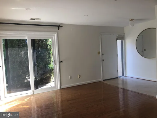 $2,800 | 2254 Coppersmith Square, Reston, VA 20191