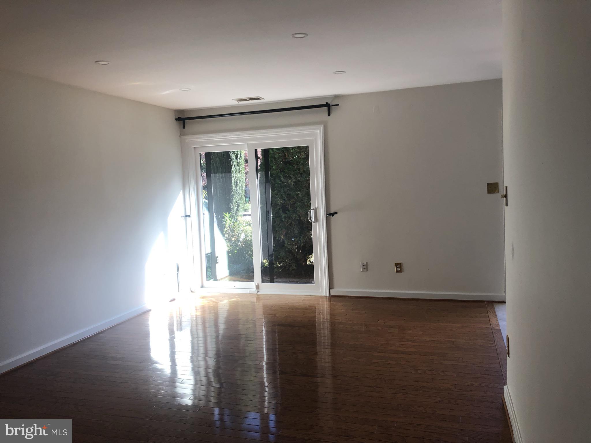 2254 Coppersmith Square Reston, VA 20191 - Photo 3 of 35