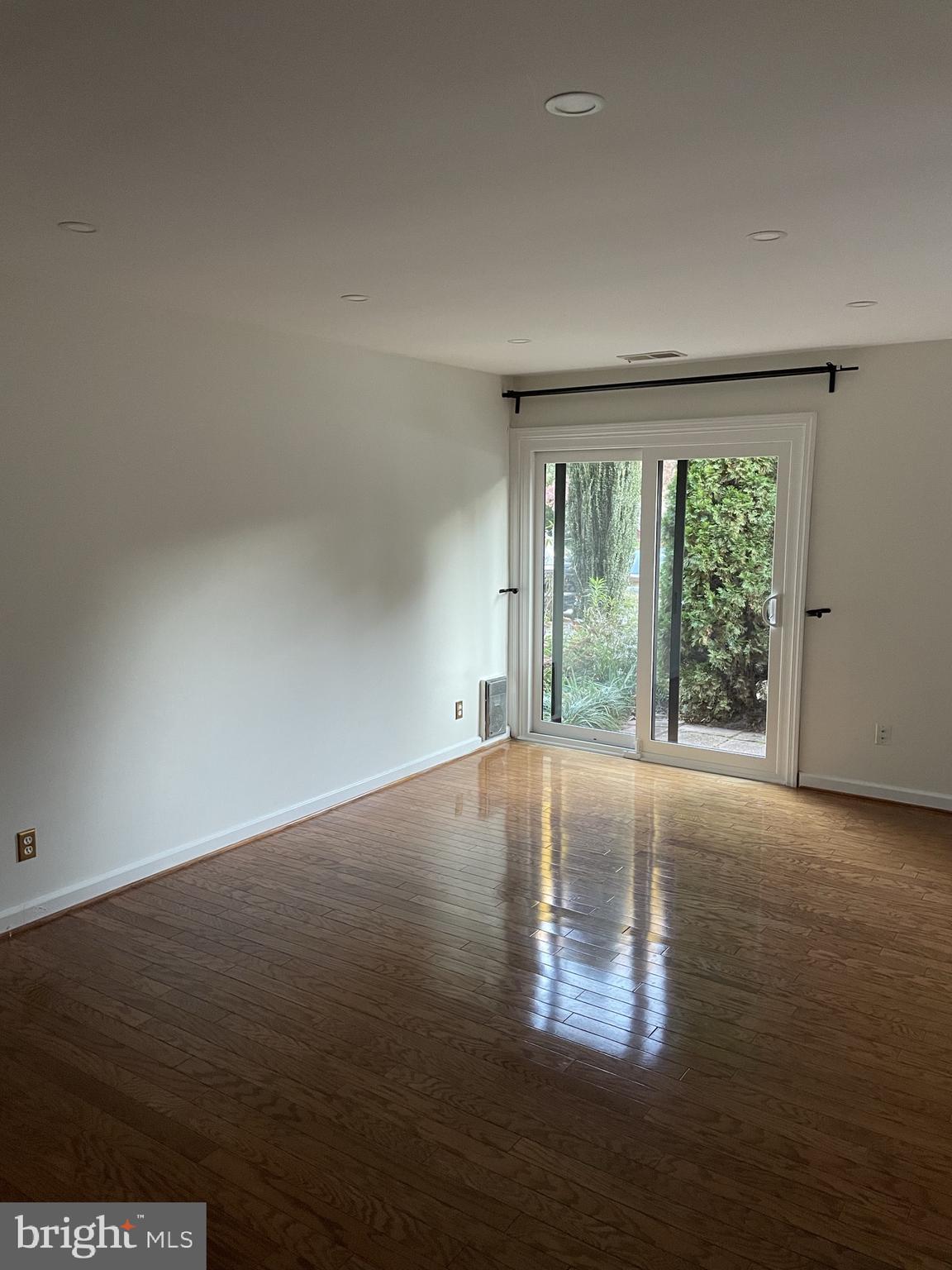 2254 Coppersmith Square Reston, VA 20191 - Photo 6 of 35
