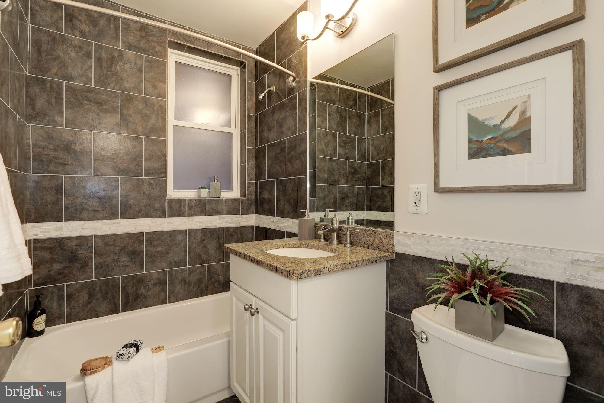 1438 Columbia Road Northwest, Unit 301 Washington, DC 20009 - Photo 15 of 19 Bath