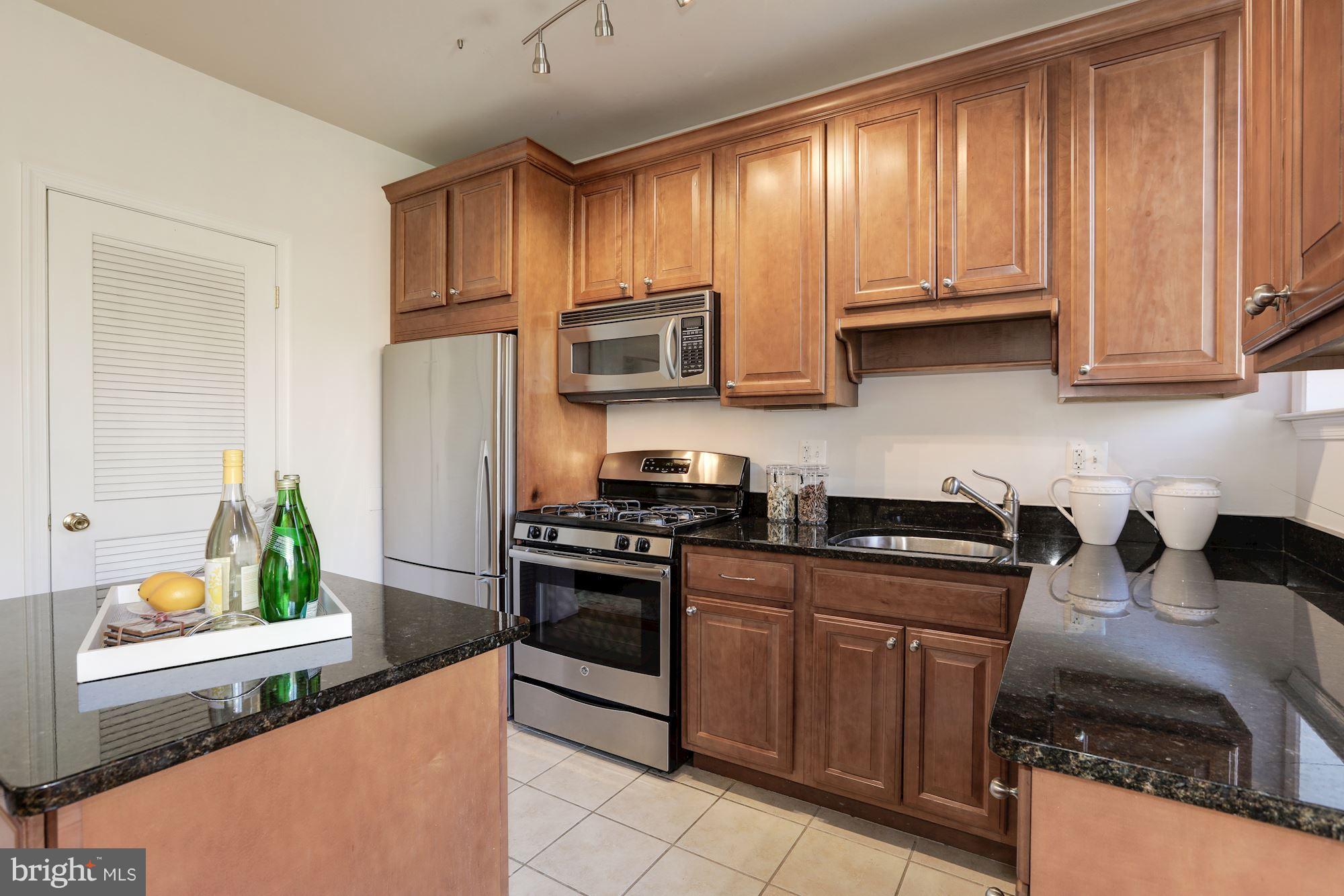 1438 Columbia Road Northwest, Unit 301 Washington, DC 20009 - Photo 8 of 19 Kitchen