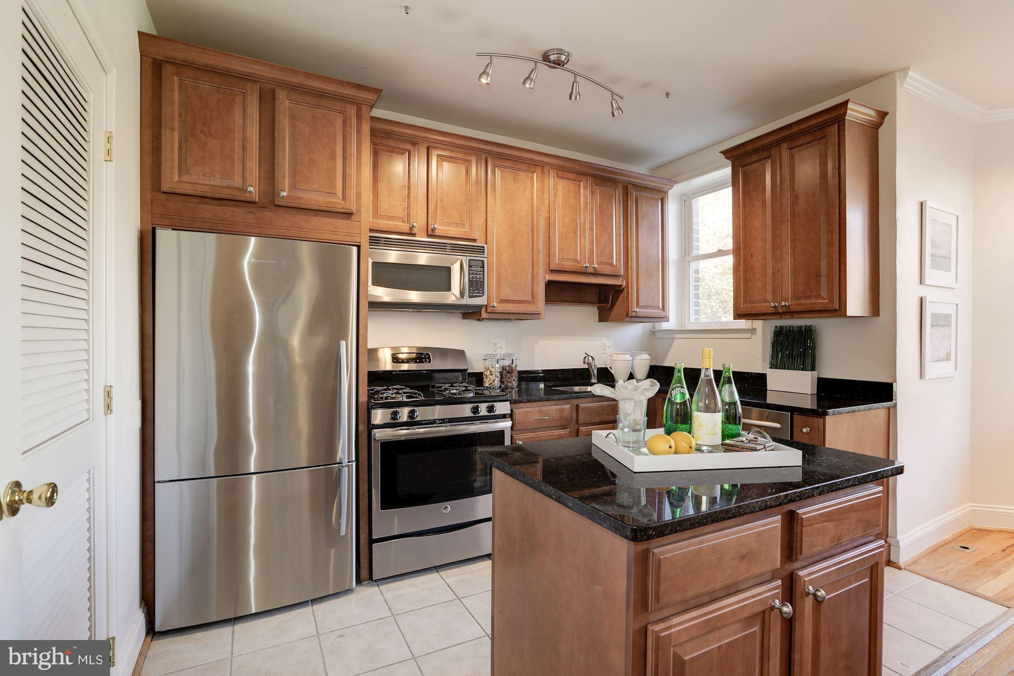 1438 Columbia Road Northwest, Unit 301 Washington, DC 20009 - Photo 9 of 19 Kitchen