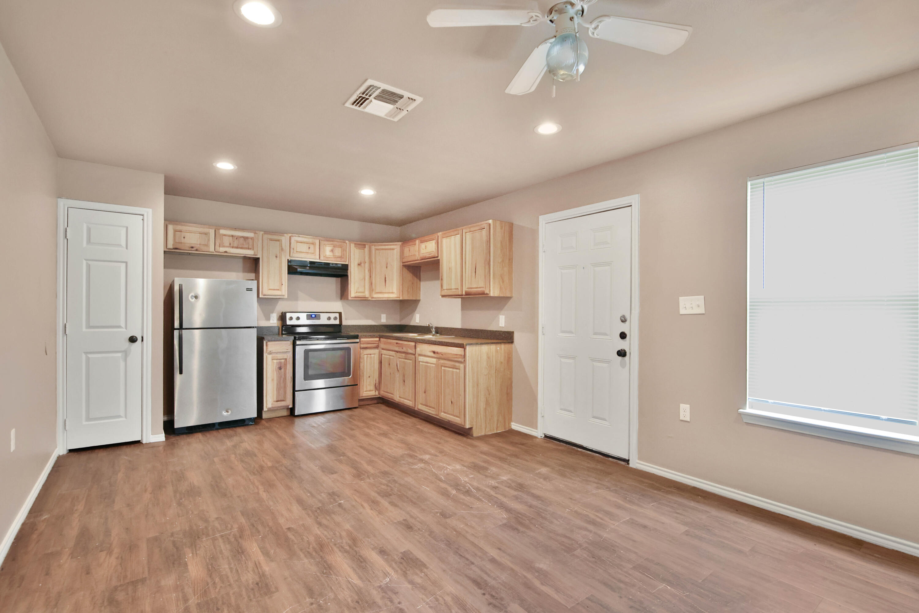 211 36th Street Lubbock, TX 79404 - Photo 5 of 19 IMG_3433