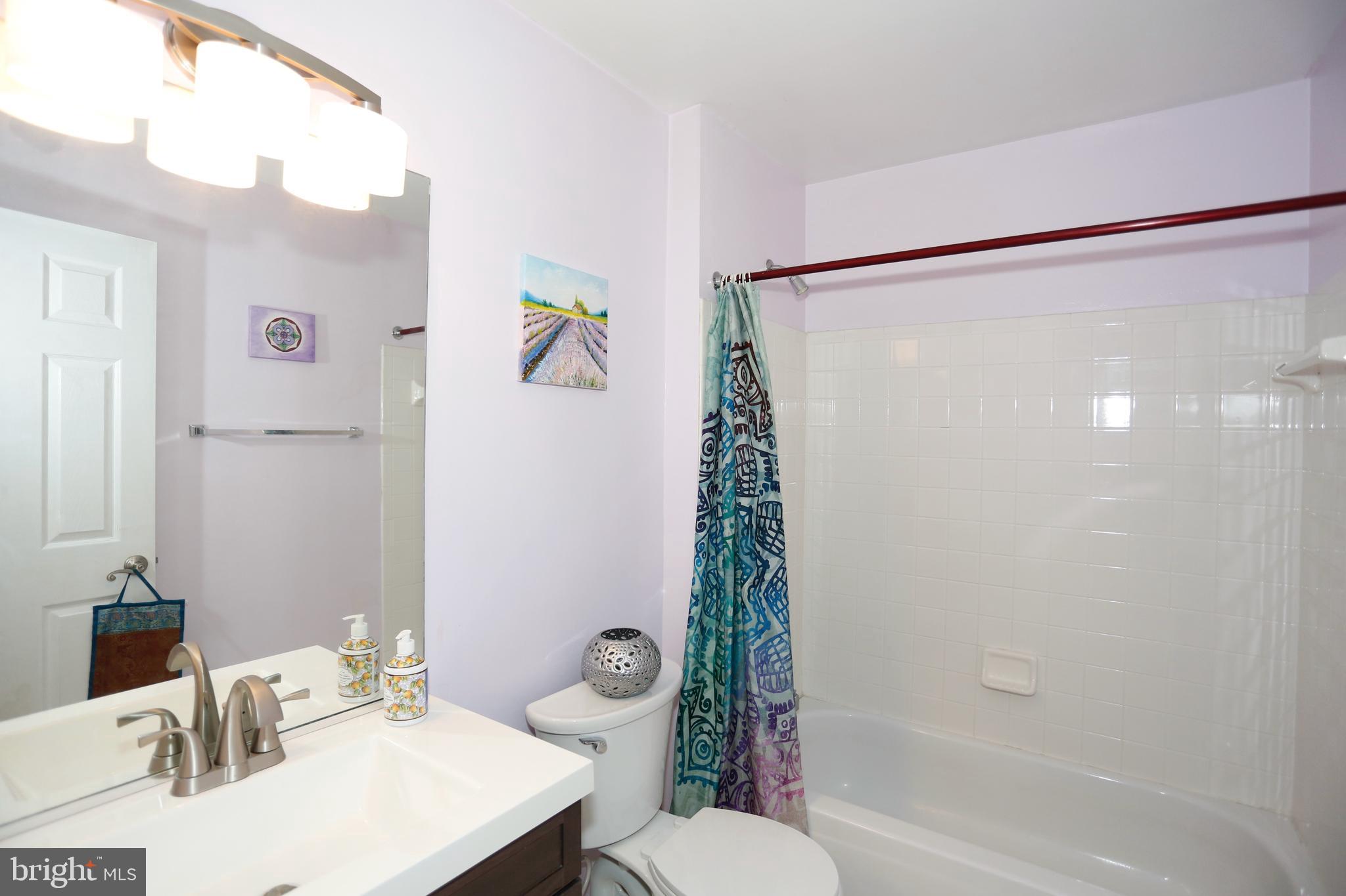 415 Ridgepoint Place, Unit 32 Gaithersburg, MD 20878 - Photo 16 of 24 Main level hall bathroom with a full tub/shower