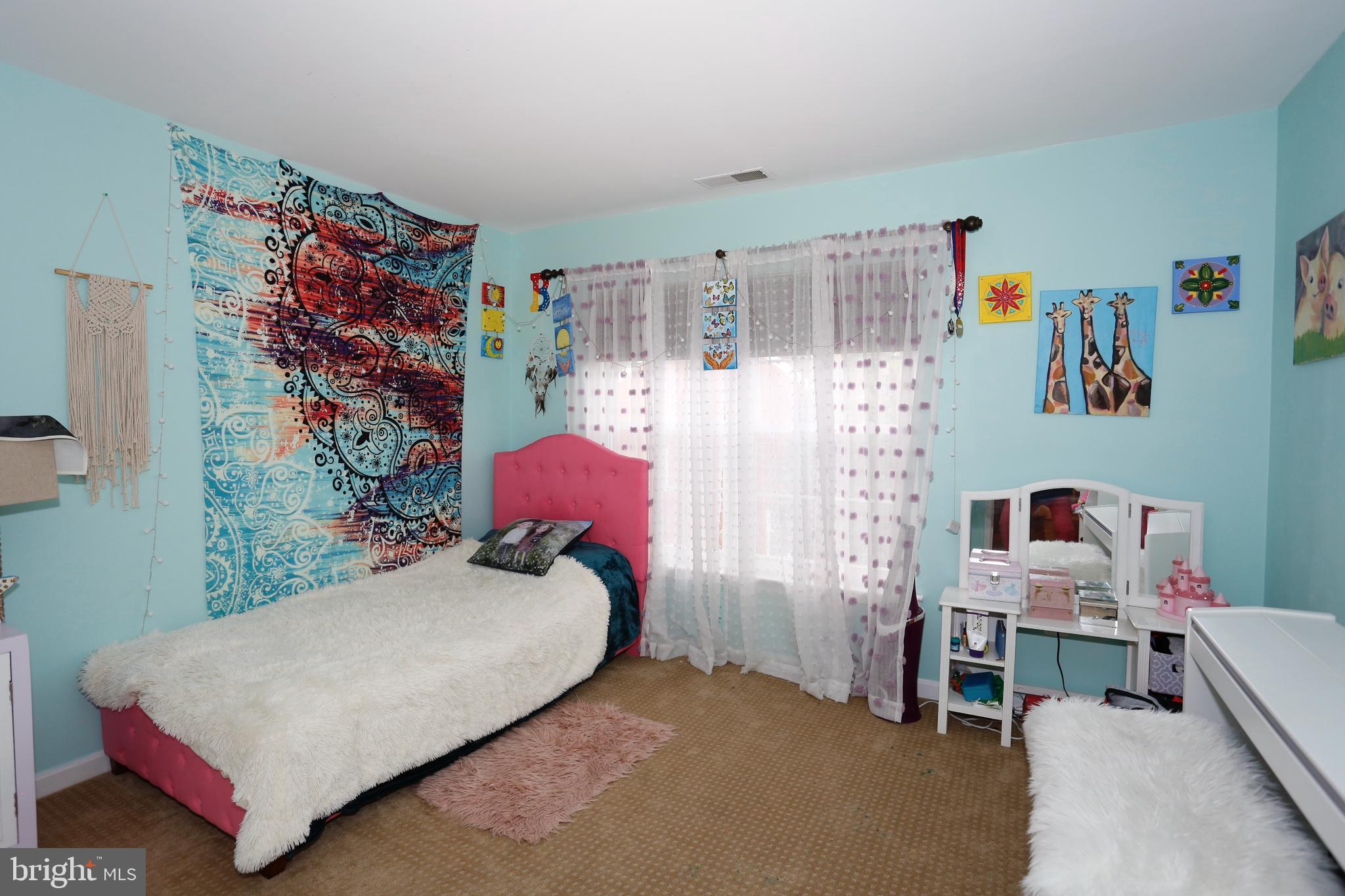 415 Ridgepoint Place, Unit 32 Gaithersburg, MD 20878 - Photo 17 of 24 Main level second bedroom