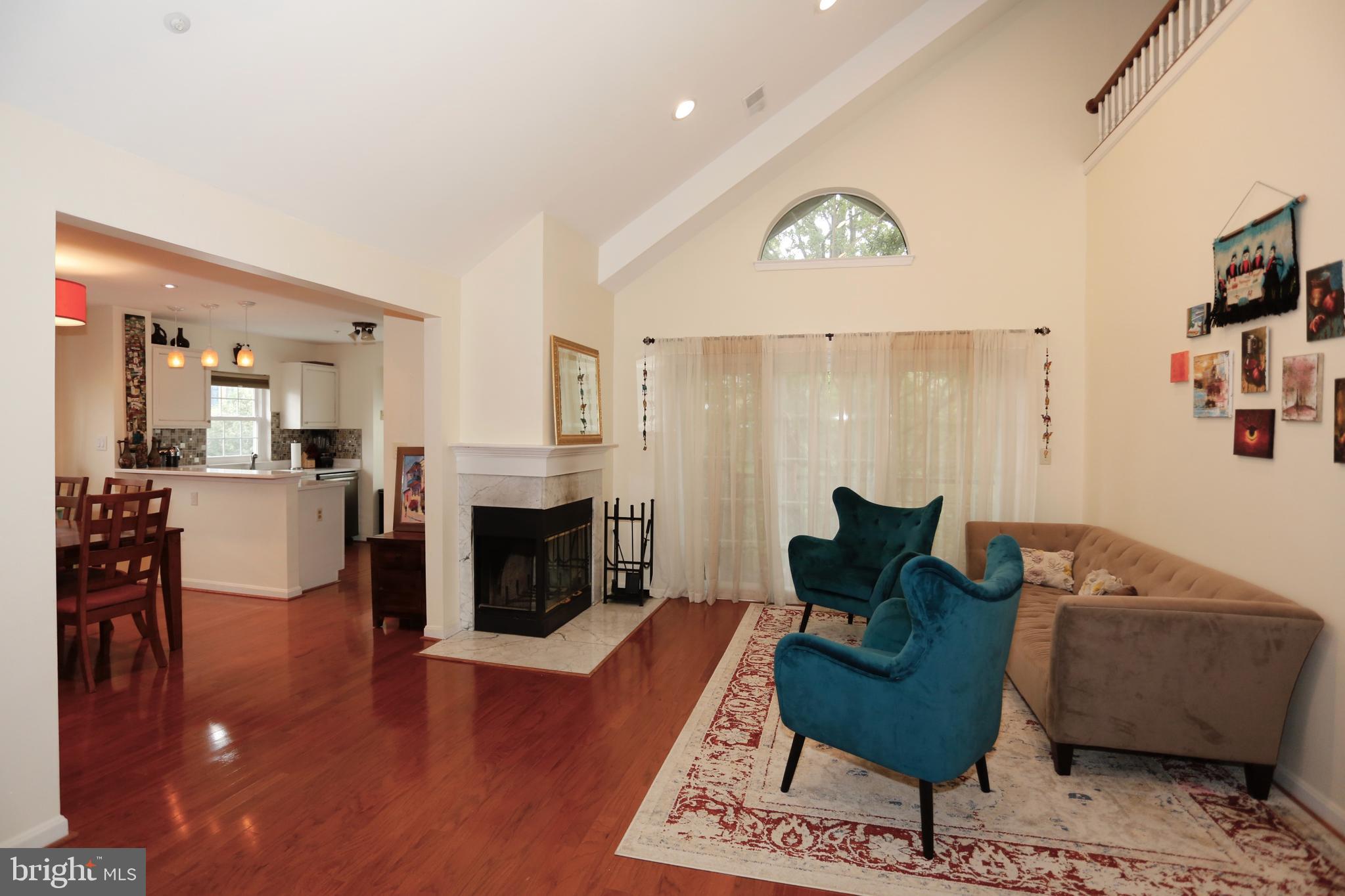 415 Ridgepoint Place, Unit 32 Gaithersburg, MD 20878 - Photo 3 of 24 Huge living room