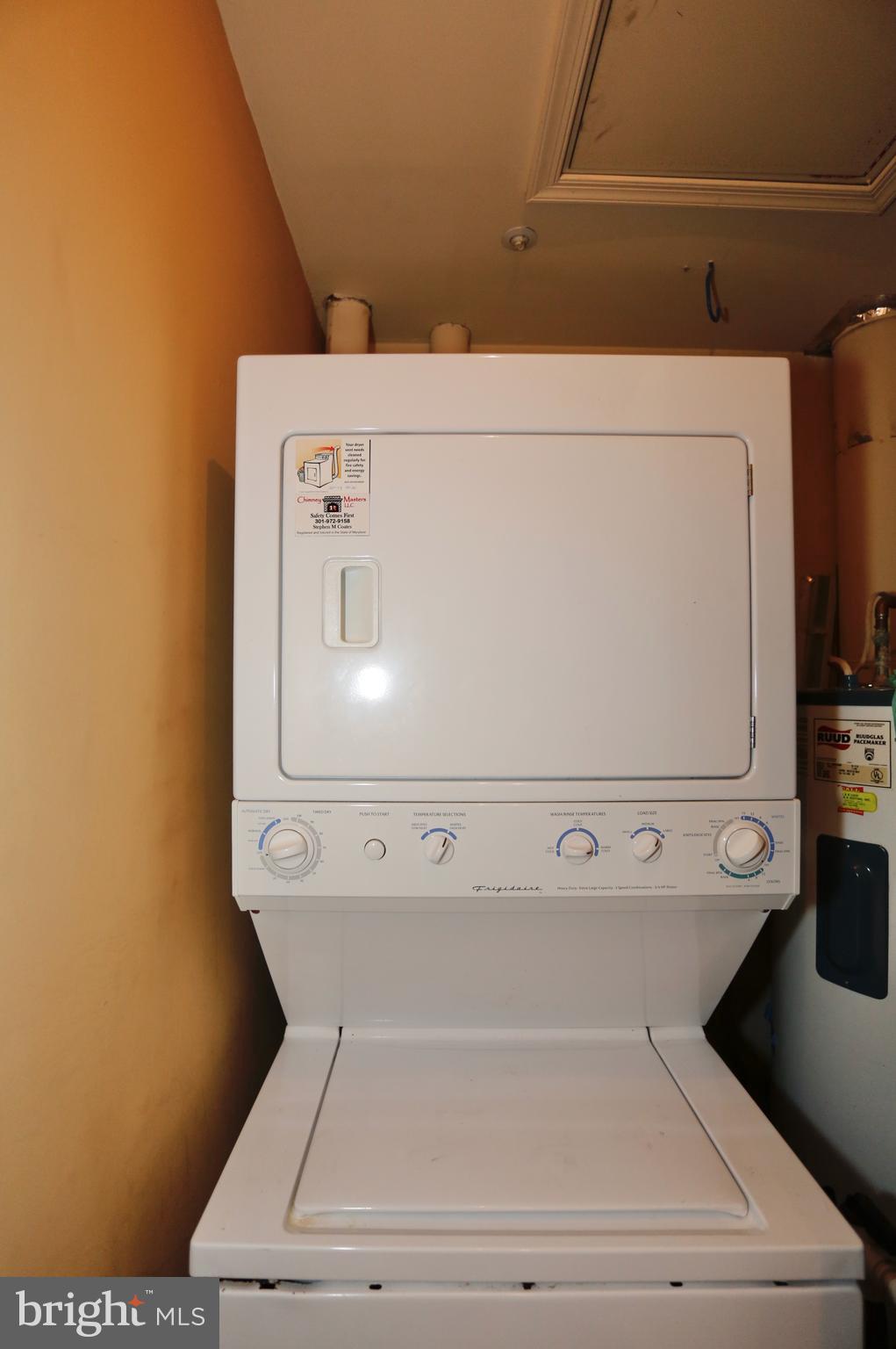 415 Ridgepoint Place, Unit 32 Gaithersburg, MD 20878 - Photo 23 of 24 Washer and dryer on upper level