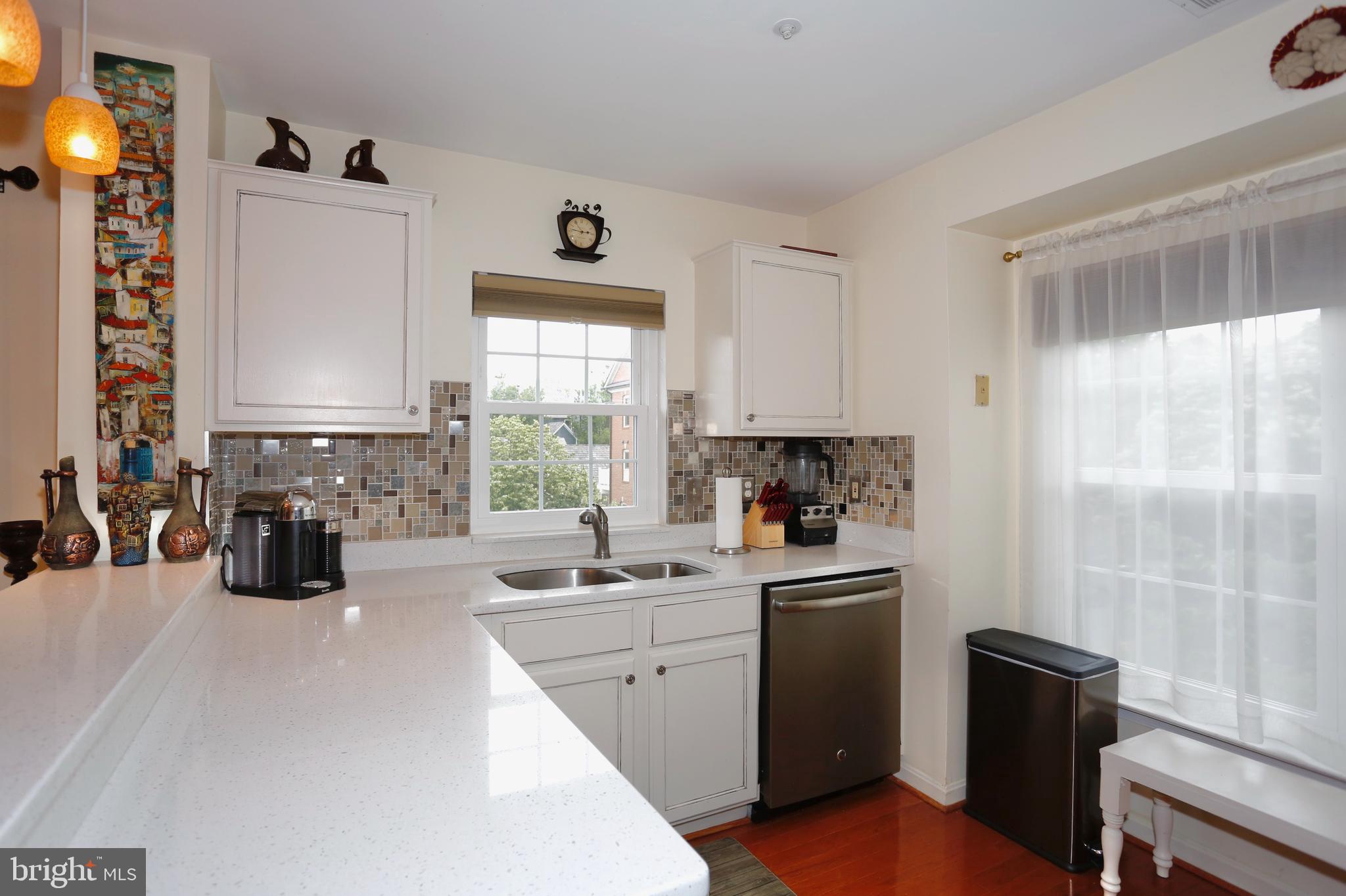 415 Ridgepoint Place, Unit 32 Gaithersburg, MD 20878 - Photo 7 of 24 Kitchen with several windows