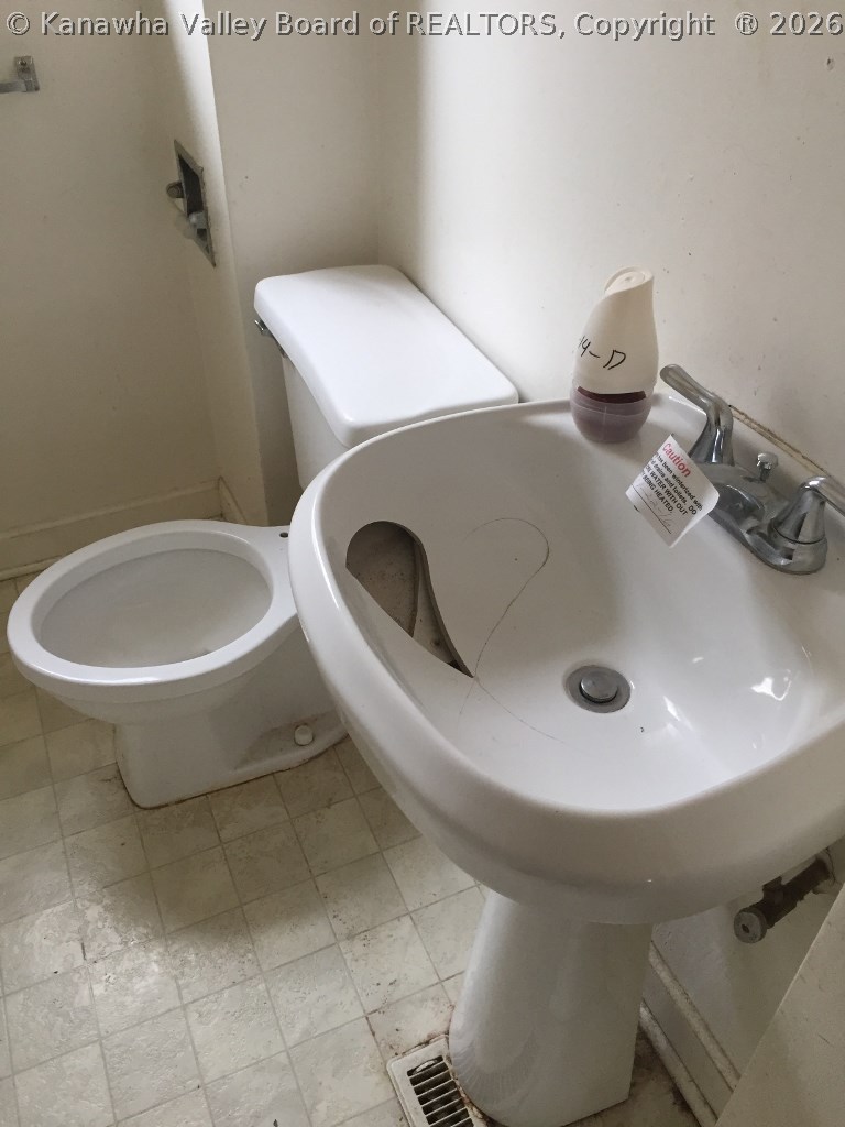 1580 Upland Road Huntington, WV 25701 - Photo 13 of 17 Gallery Image 13