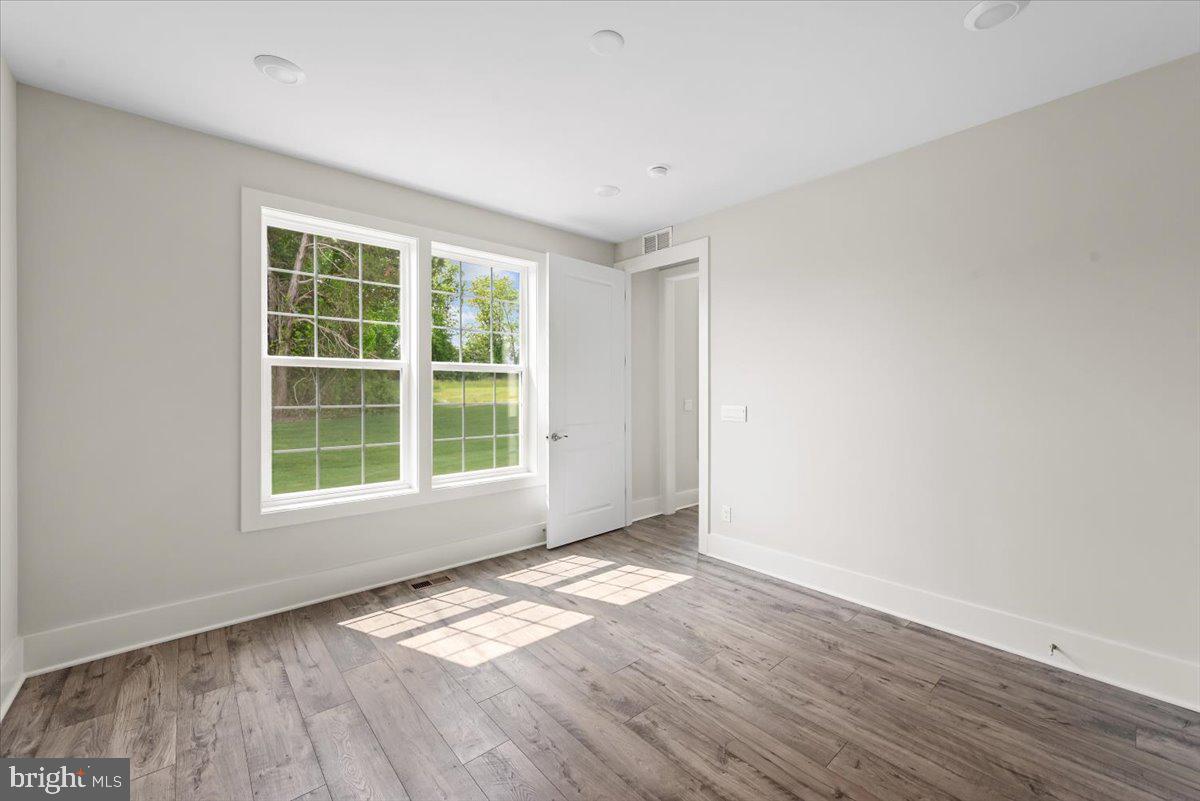 3900 Logmill Road Gainesville, VA 20155 - Photo 27 of 47 Main level bedroom 1