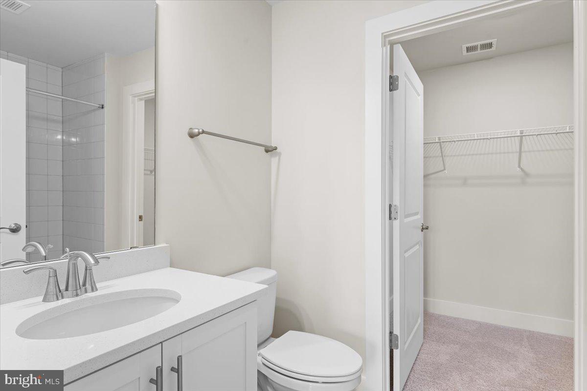 3900 Logmill Road Gainesville, VA 20155 - Photo 32 of 47 En-suite bathroom to bedroom 3