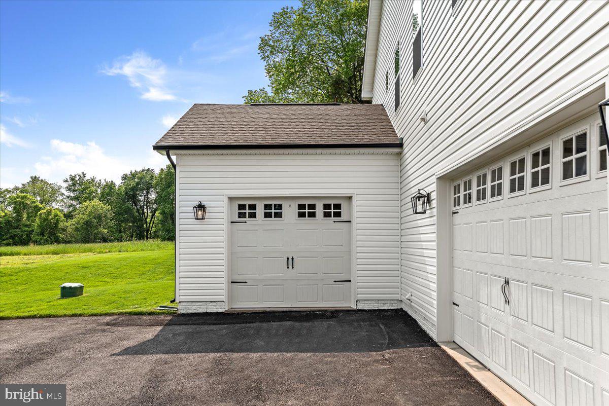 3900 Logmill Road Gainesville, VA 20155 - Photo 4 of 47 3 Car Garage