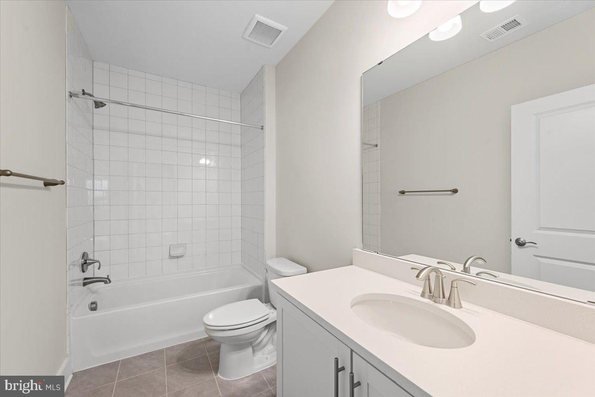 3900 Logmill Road Gainesville, VA 20155 - Photo 41 of 47 Bedroom 7, en-suite bathroom 5