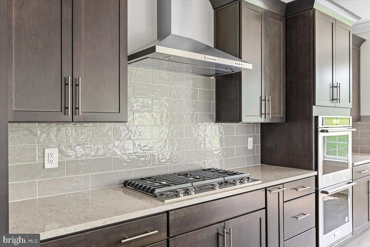 3900 Logmill Road Gainesville, VA 20155 - Photo 5 of 47 Hood range, Gorgeous backsplash