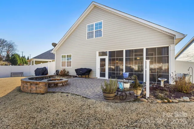 $445,000 | 3729 Norman View Drive, Sherrills Ford, NC 28673