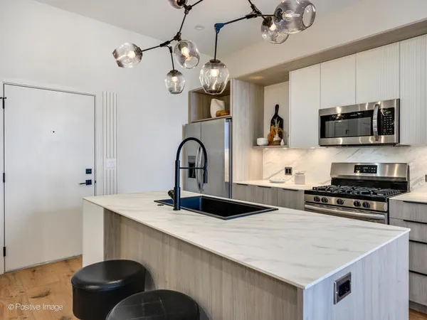 $2,510 | 11 West Prospect Avenue, Unit 412, Mount Prospect, IL 60056