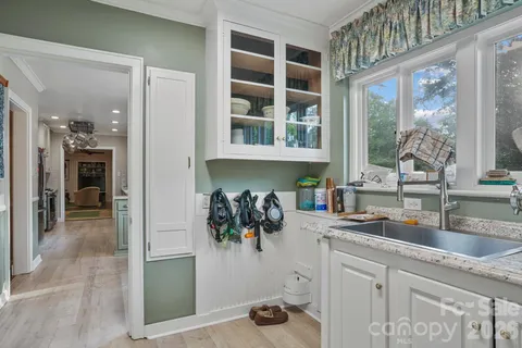 $634,900 | 560 11th Ave Circle Northwest, Hickory, NC 28601