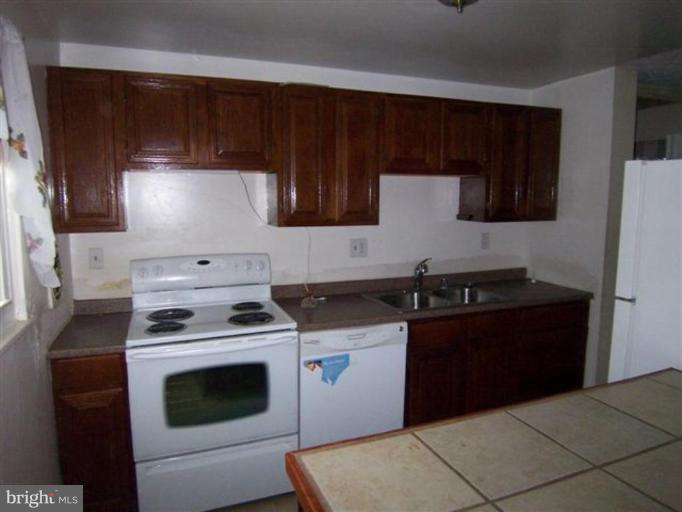 9209 Loughran Road Fort Washington, MD 20744 - Photo 4 of 9 Kitchen