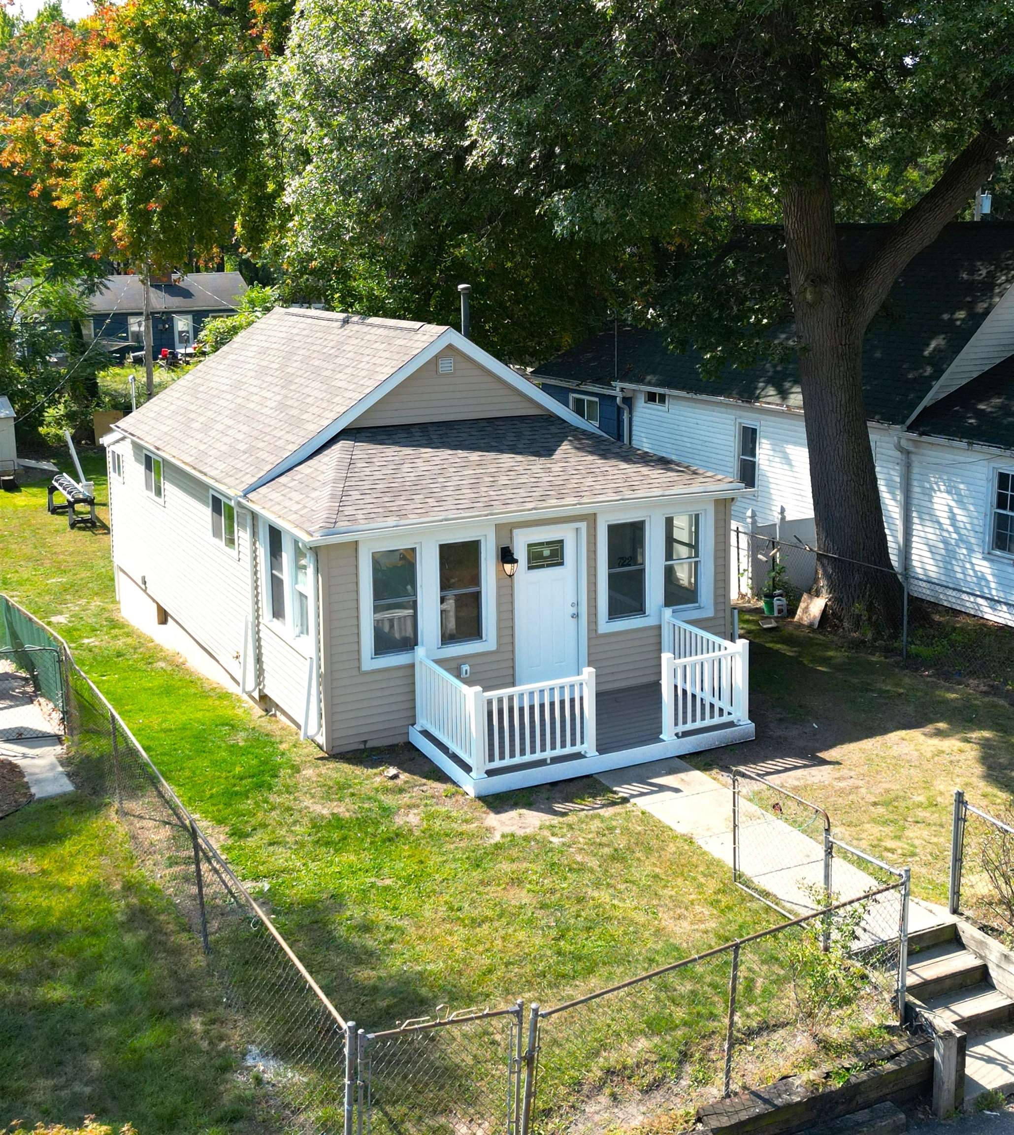722 Bay Road Bay City, MI 48706 - Photo 1 of 21