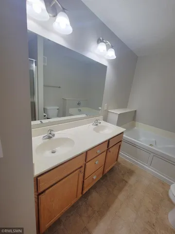 $1,800 | 3553 Sterling Heights Drive, Unit B, River Falls, WI 54022