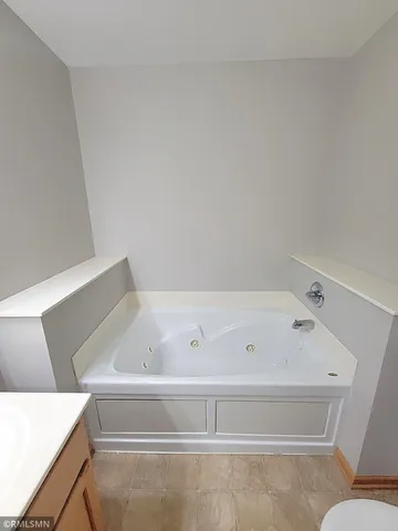 $1,800 | 3553 Sterling Heights Drive, Unit B, River Falls, WI 54022