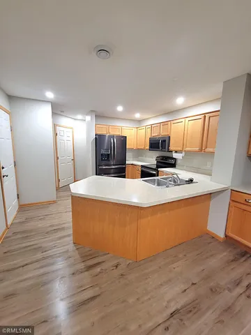 $1,800 | 3553 Sterling Heights Drive, Unit B, River Falls, WI 54022