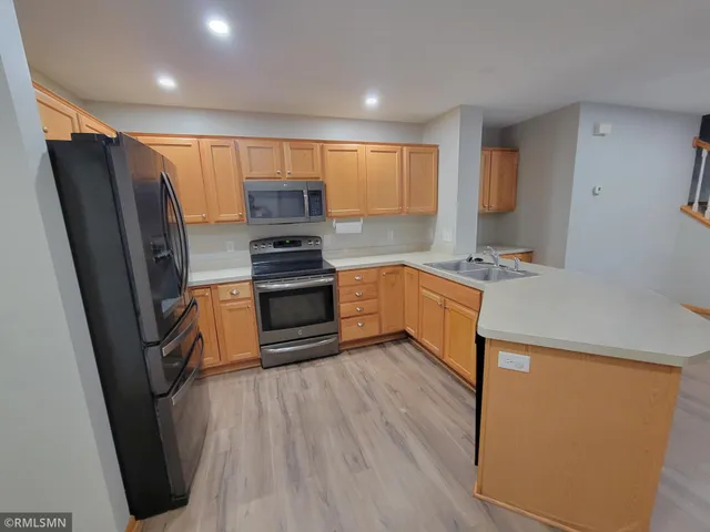 $1,800 | 3553 Sterling Heights Drive, Unit B, River Falls, WI 54022