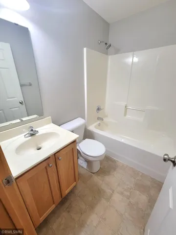 $1,800 | 3553 Sterling Heights Drive, Unit B, River Falls, WI 54022