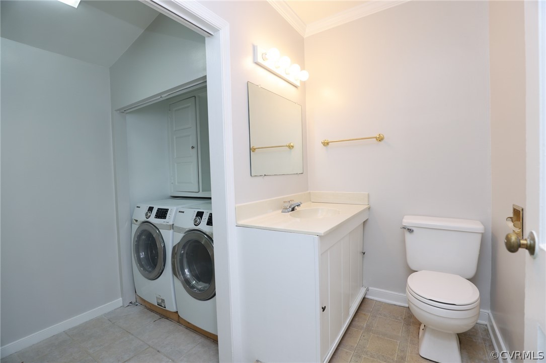 1737 New Market Road Henrico, VA 23231 - Photo 34 of 50 hall bath with washer and dry that convey