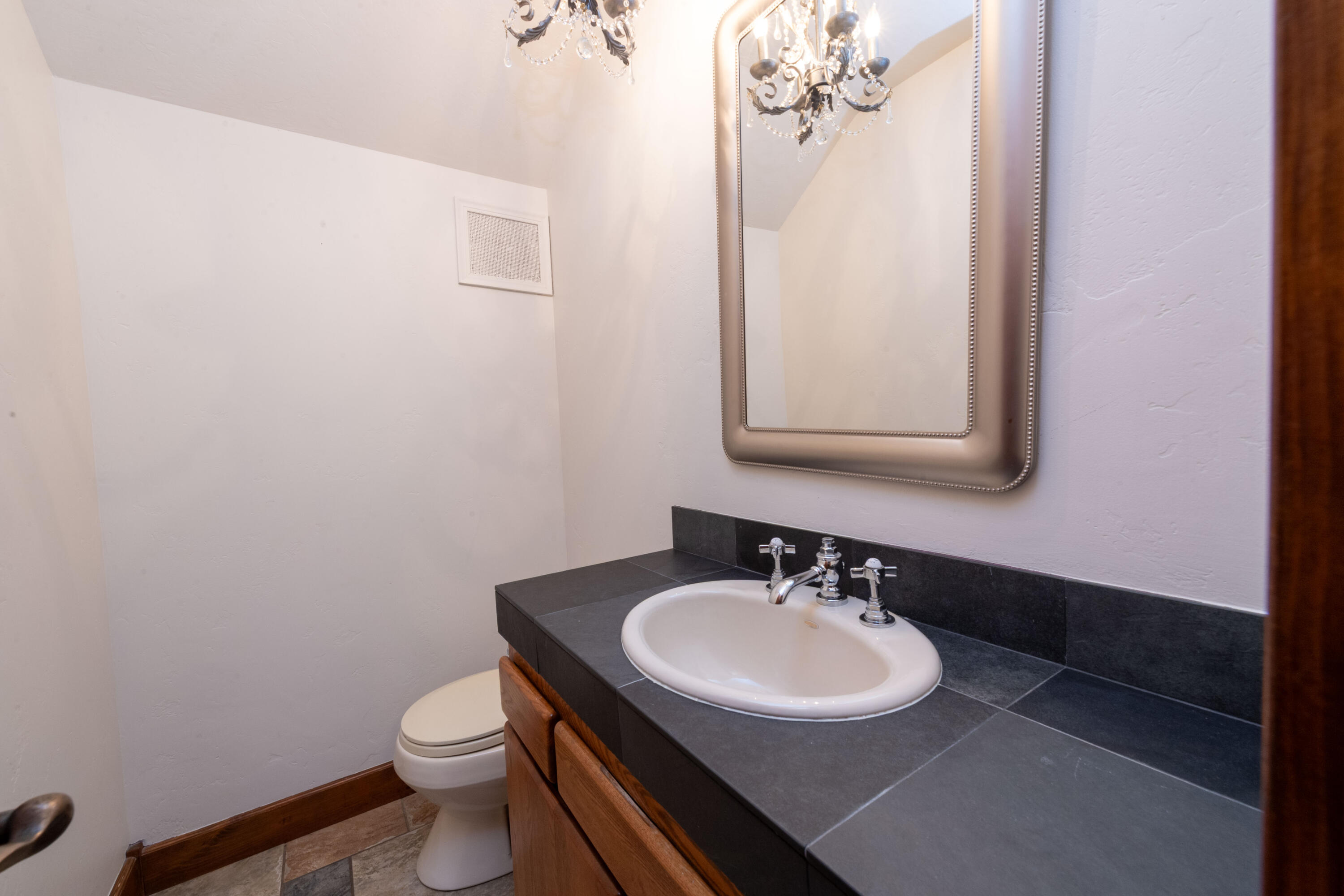 200 East Canyon Run Boulevard Ketchum, ID 83340 - Photo 11 of 27 Powder Room