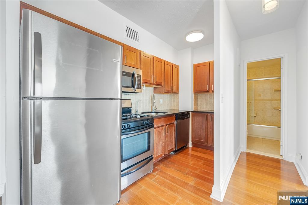 4 Horizon Road, Unit 1210 Fort Lee, NJ 07024 - Photo 6 of 29