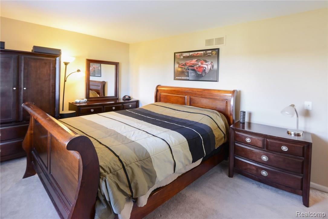 930 Ridgeview Circle Lake Orion, MI 48362 - Photo 26 of 36 CNG_2214Blended.jpg