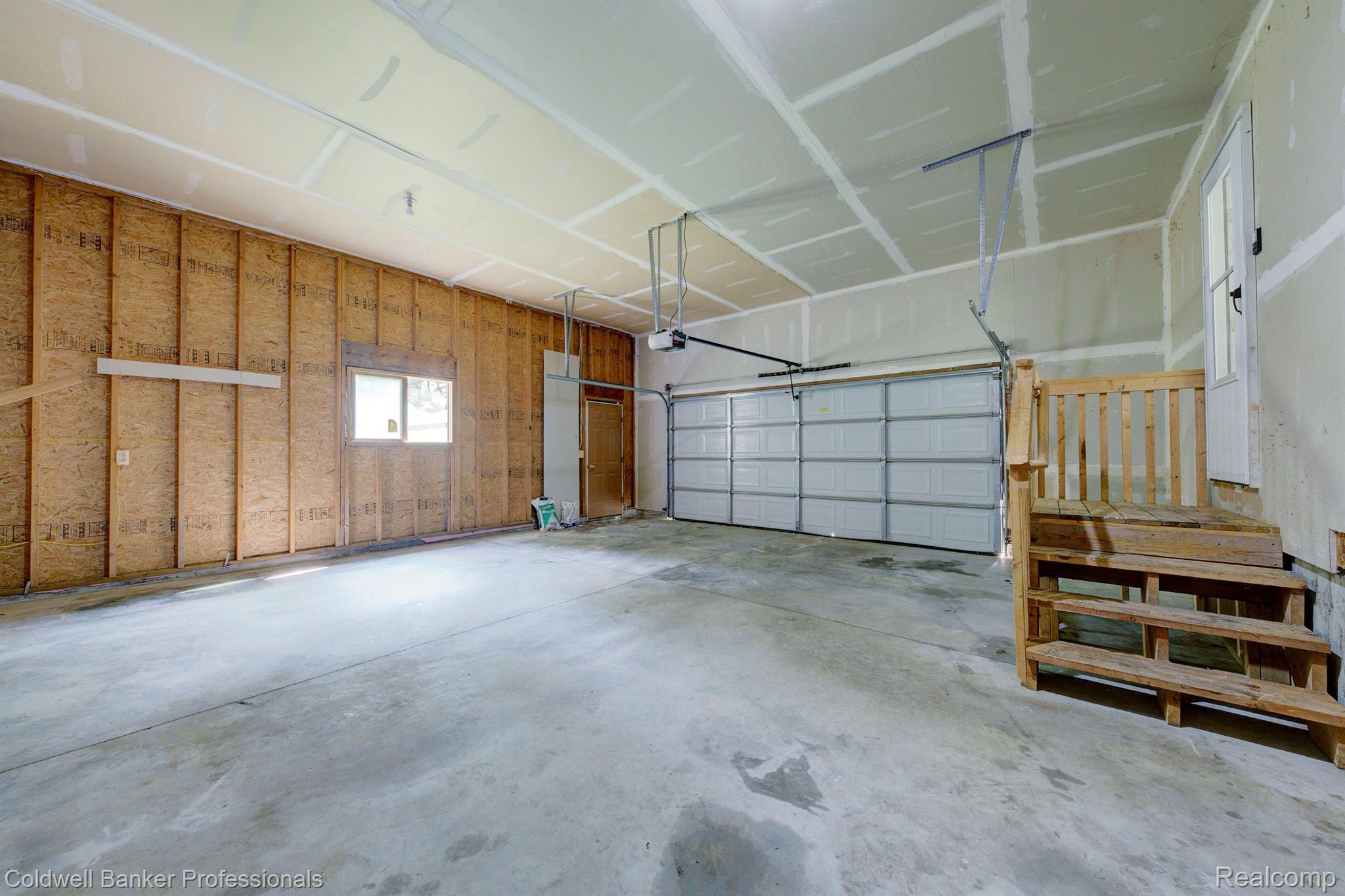 5682 Jefferson Road North Branch, MI 48461 - Photo 24 of 38 Interior 2 car attached garage
