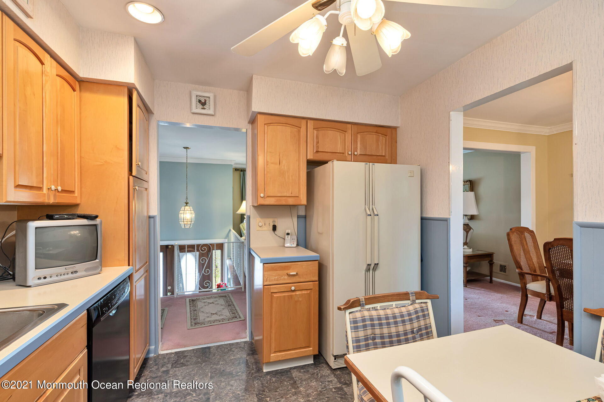 46 Tanglewood Road Middletown, NJ 07748 - Photo 12 of 33 009-1920x1280-photo