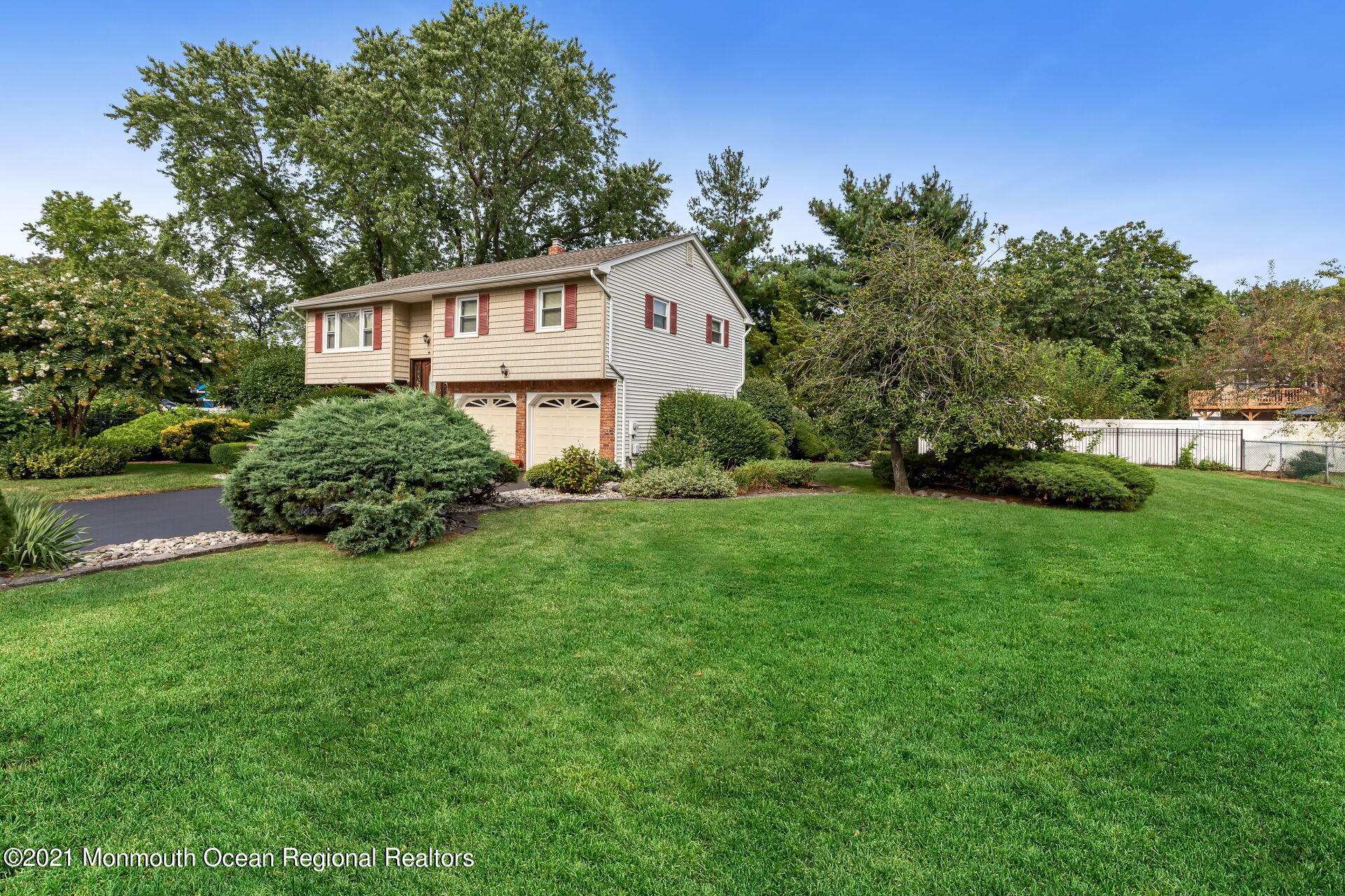 46 Tanglewood Road Middletown, NJ 07748 - Photo 3 of 33 029-1920x1280-photo