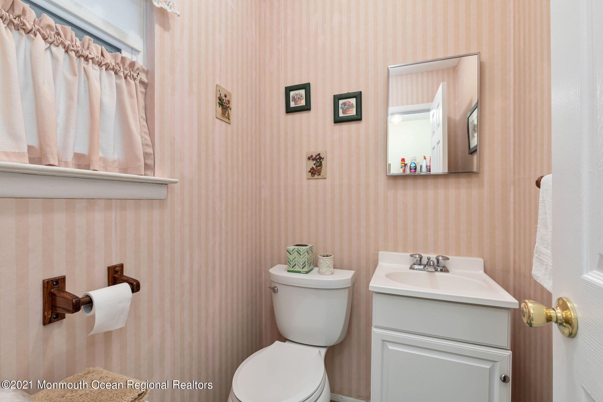 46 Tanglewood Road Middletown, NJ 07748 - Photo 23 of 33 020-1920x1280-photo