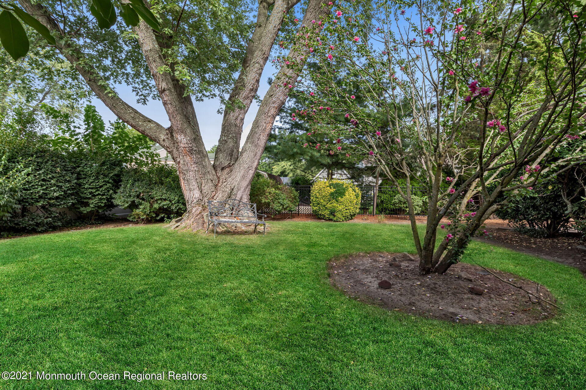 46 Tanglewood Road Middletown, NJ 07748 - Photo 25 of 33 030-1920x1280-photo
