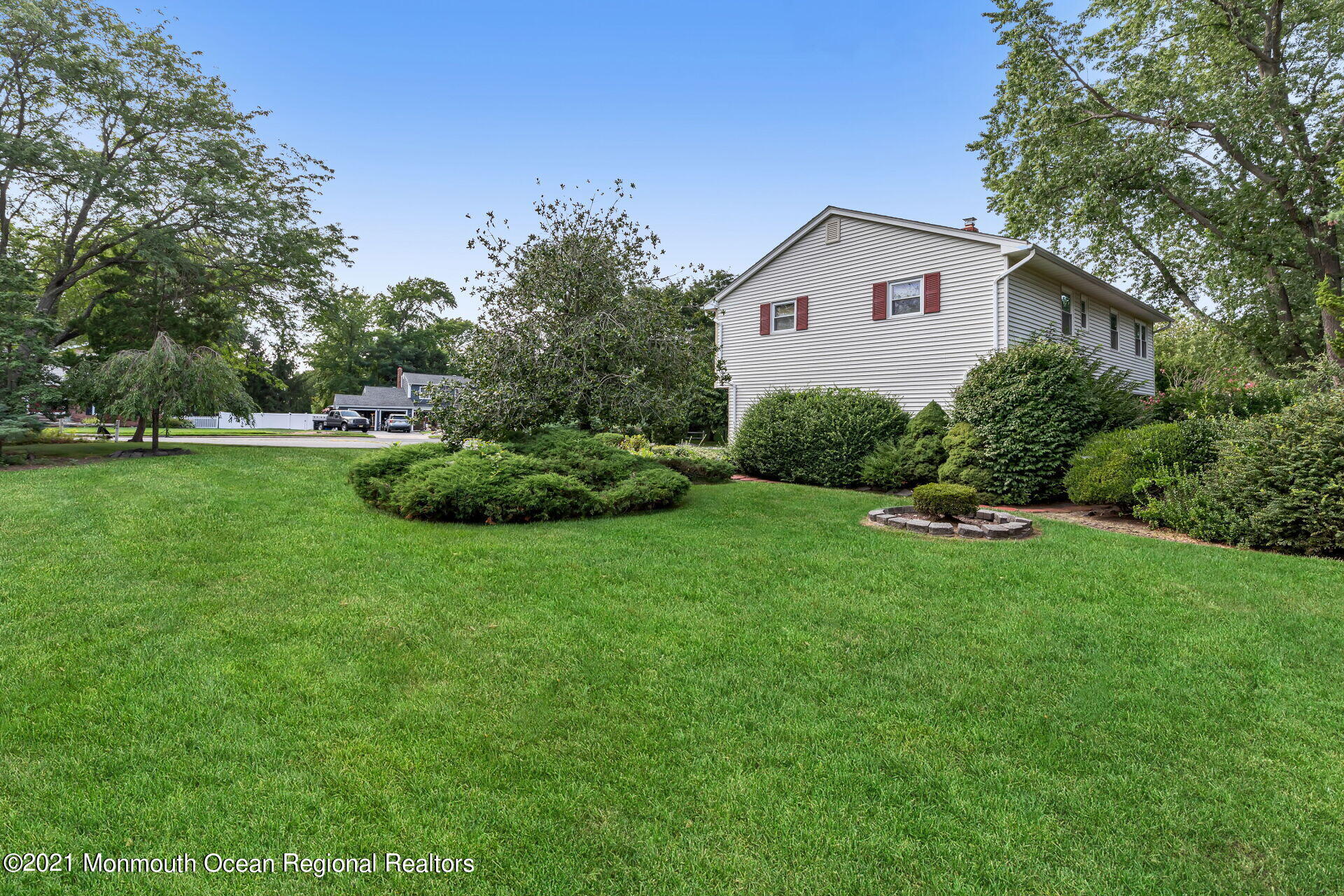 46 Tanglewood Road Middletown, NJ 07748 - Photo 28 of 33 033-1920x1280-photo