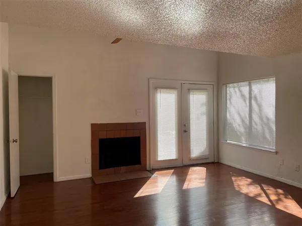 $995 | 9811 Walnut Street, Unit F207, Dallas, TX 75243