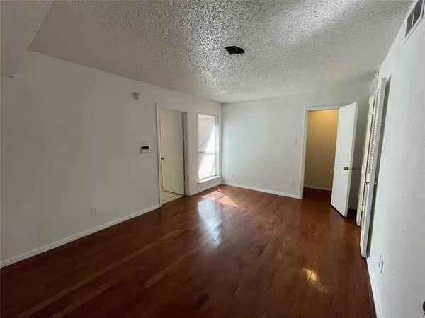 $995 | 9811 Walnut Street, Unit F207, Dallas, TX 75243