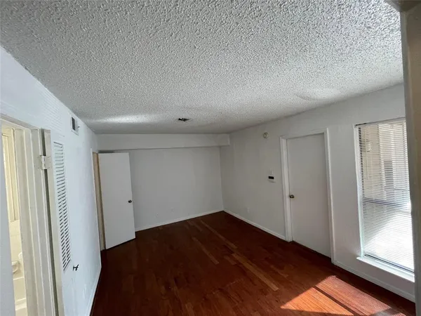 $995 | 9811 Walnut Street, Unit F207, Dallas, TX 75243