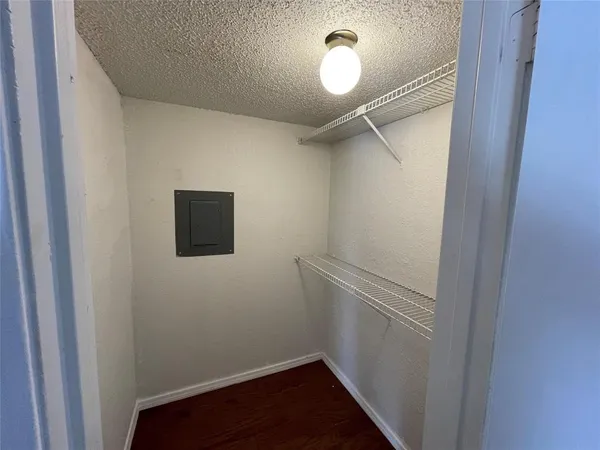 $995 | 9811 Walnut Street, Unit F207, Dallas, TX 75243