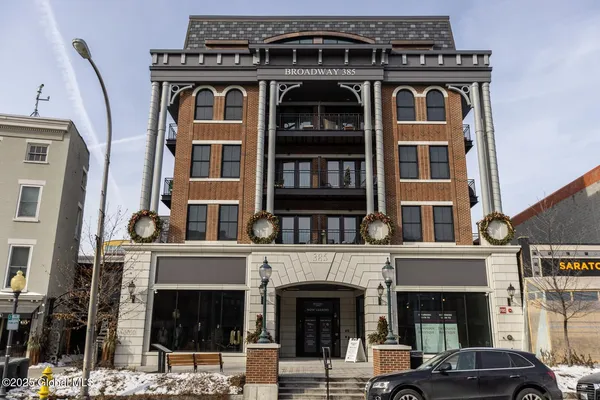 $2,353 | 385 Broadway, Unit 304, Saratoga Springs, NY 12866