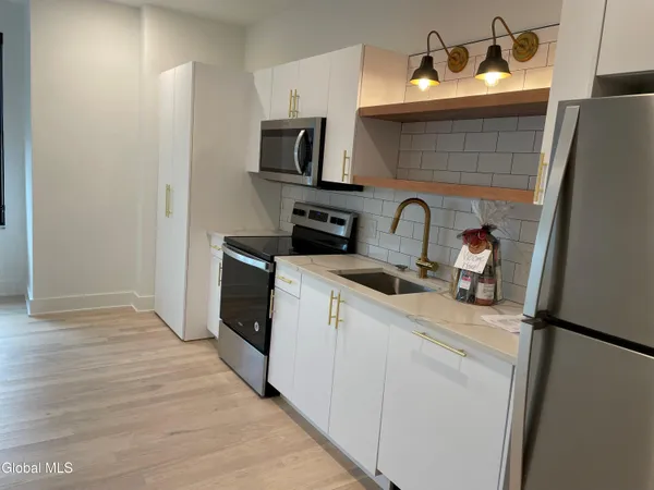 $2,353 | 385 Broadway, Unit 304, Saratoga Springs, NY 12866