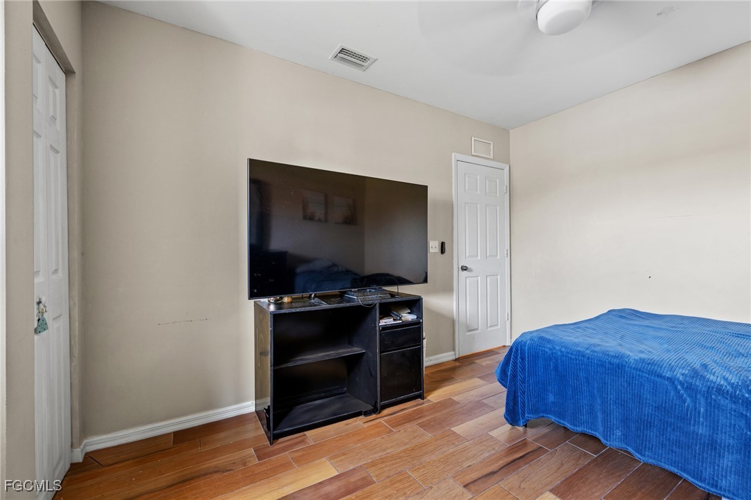 8657 Sumner Avenue Fort Myers, FL 33908 - Photo 19 of 29 a living room with a bed and a flat screen tv