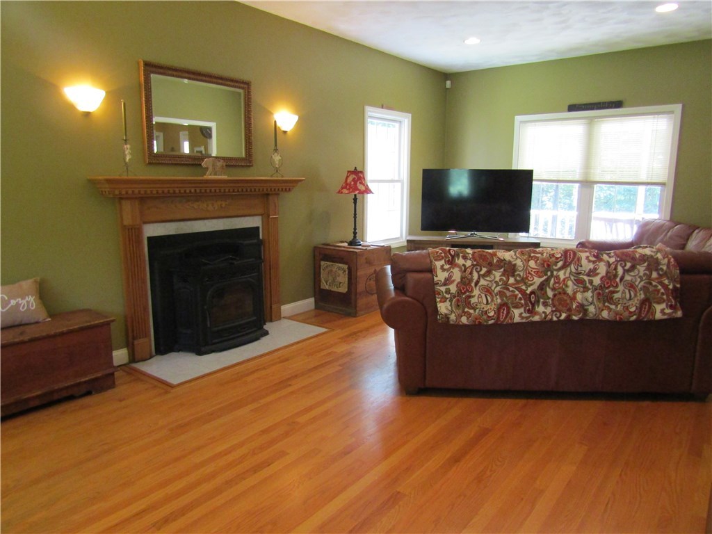 78 Willie Woodhead Road Glocester, RI 02814 - Photo 7 of 40 Gallery Image 7