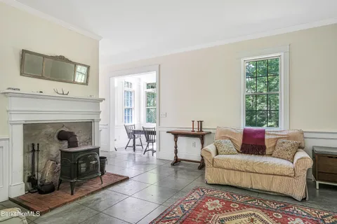$1,125,000 | 701 Rhoades And Bailey Road, New Marlborough, MA 01259