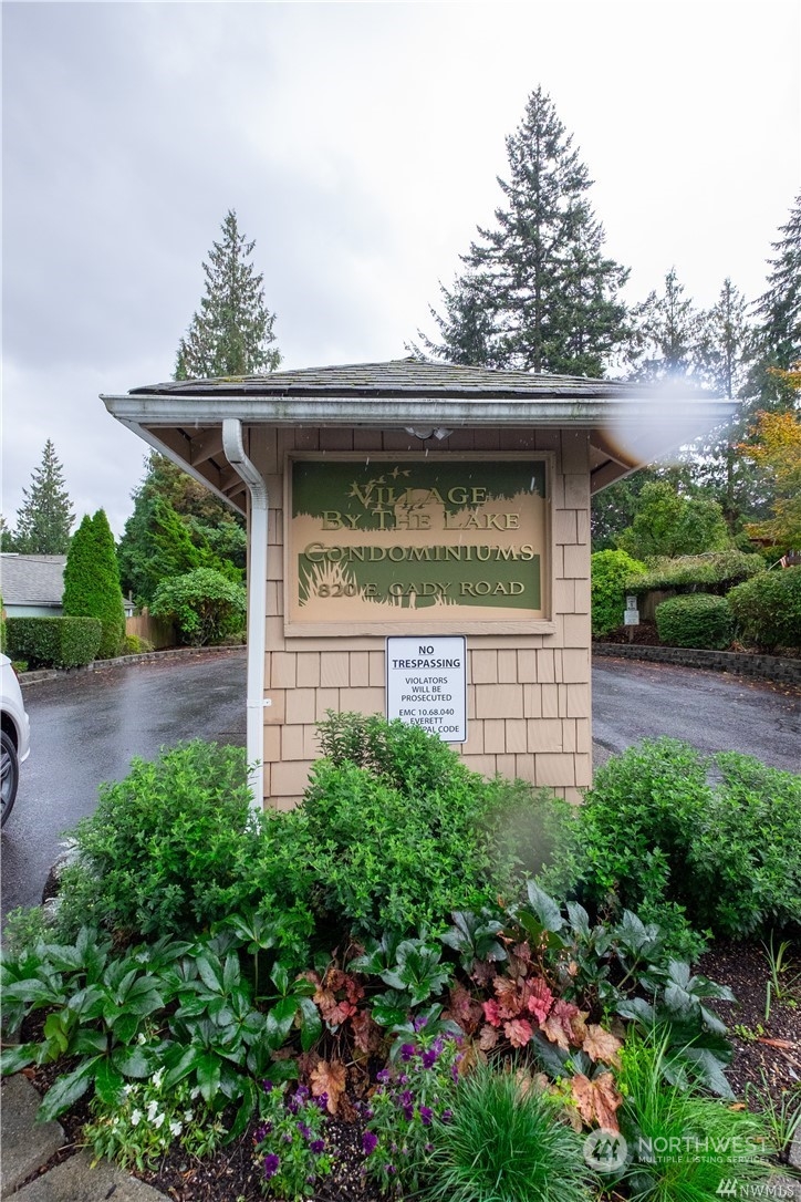820 Cady Road, Unit A305 Everett, WA 98203 - Photo 22 of 26 a front view of a house with a yard