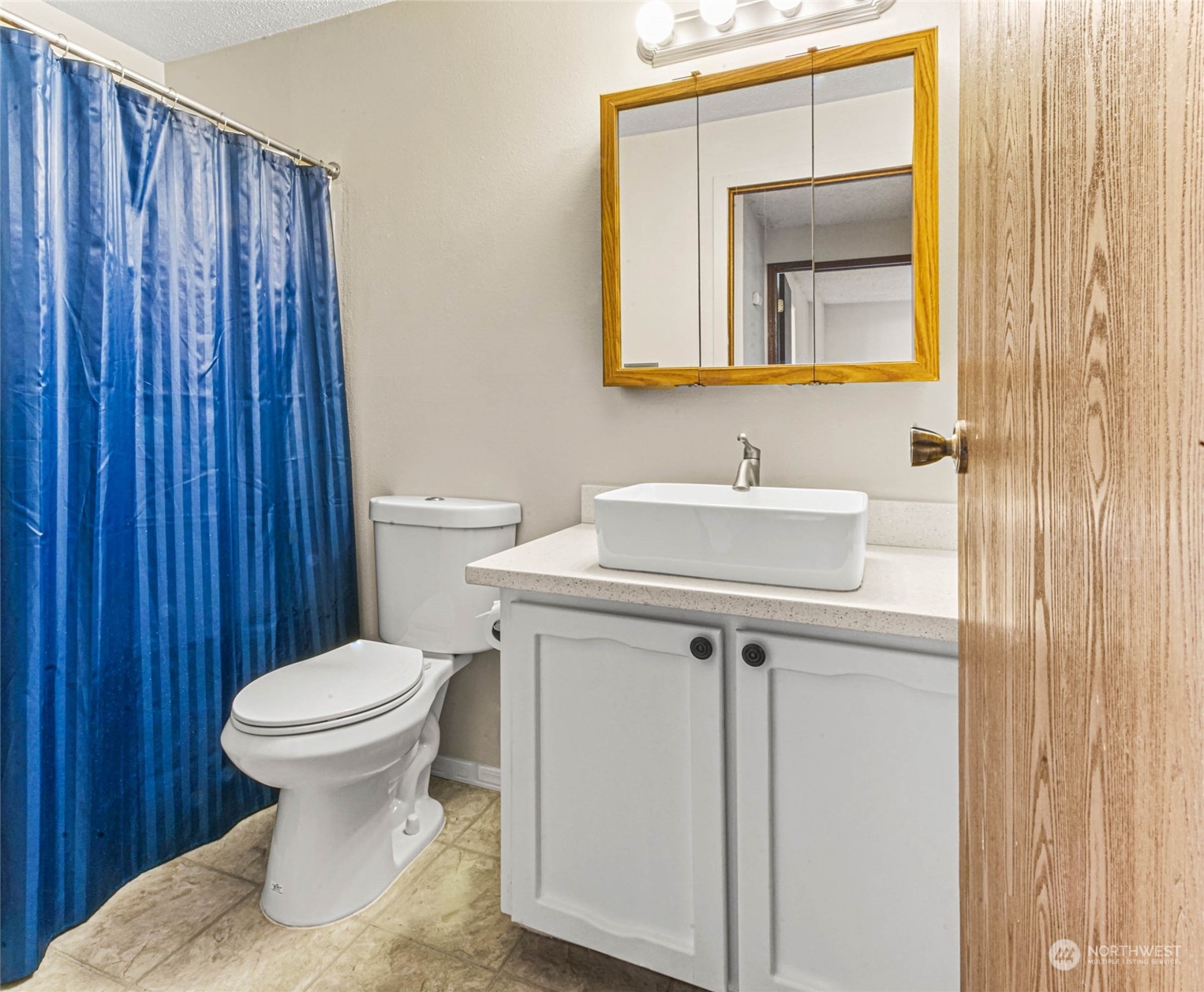 820 Cady Road, Unit A305 Everett, WA 98203 - Photo 9 of 26 a bathroom with a toilet sink and mirror